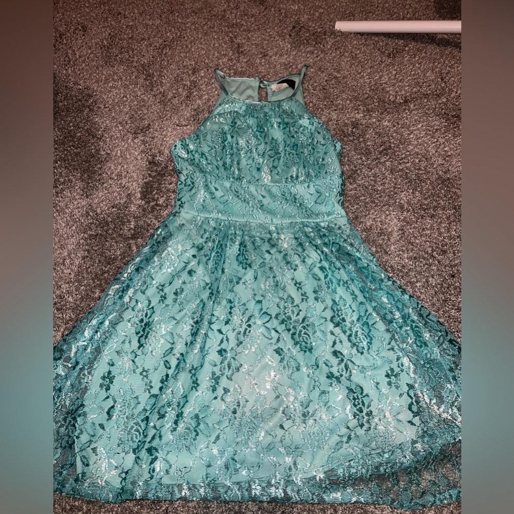 i’m looking to sell some of my old middle school dresses!